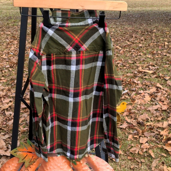 🛑 SOLD Boys Flannel Button Down Shirt - Picture 4 of 7